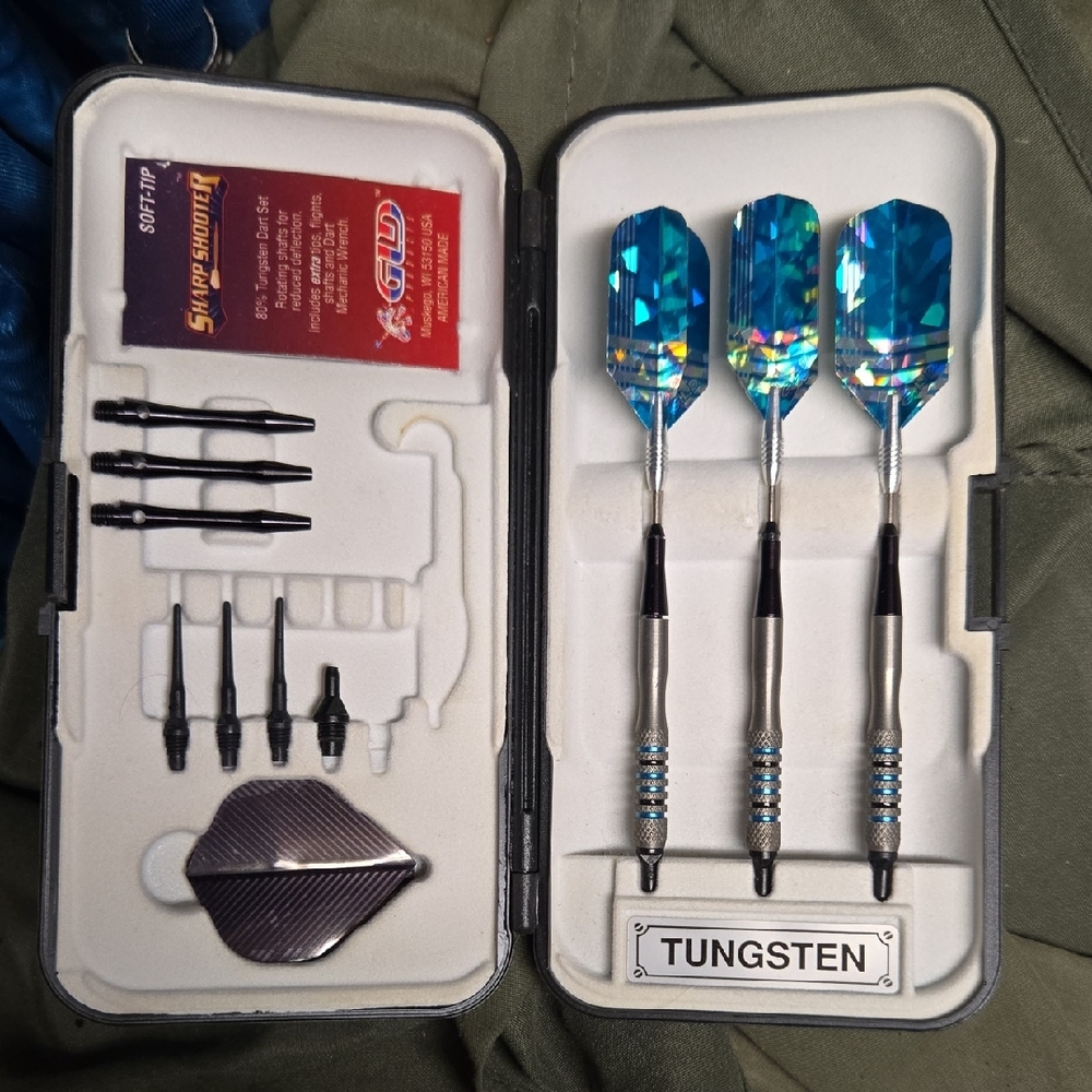 Tungsten Steel Tip Darts Set with Blue Holographic Flights - Tungsten